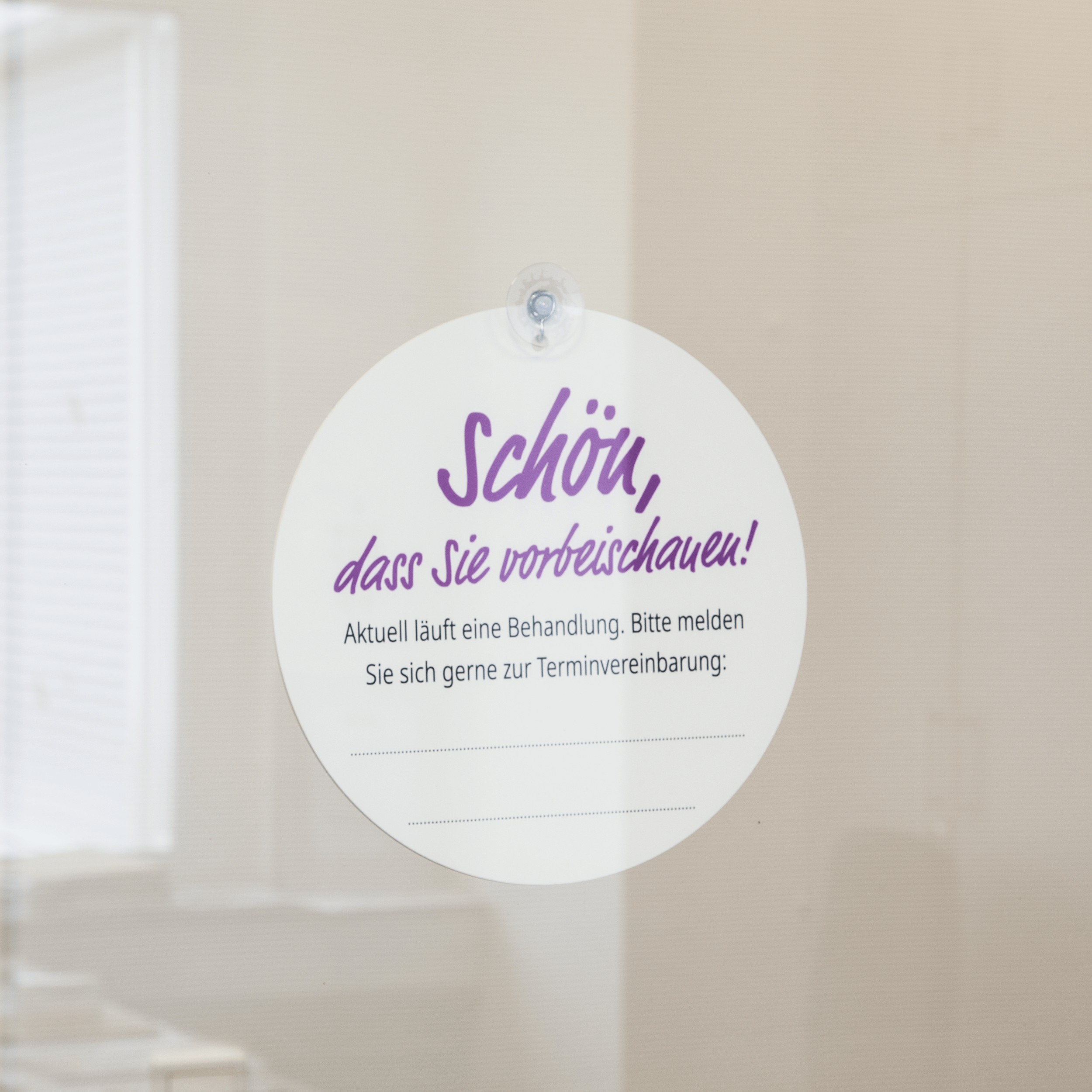tuerschild-ich-bin-in-einer-Behandlung-55727_2
